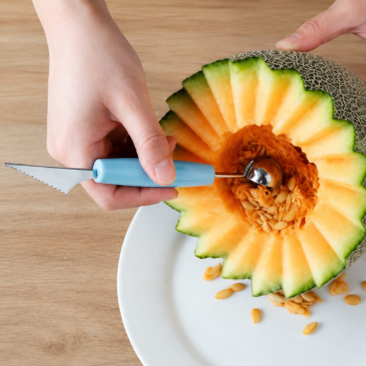 2-in-1 Stainless Steel Melon Baller Scoop & Fruit Carving Knife Tool
