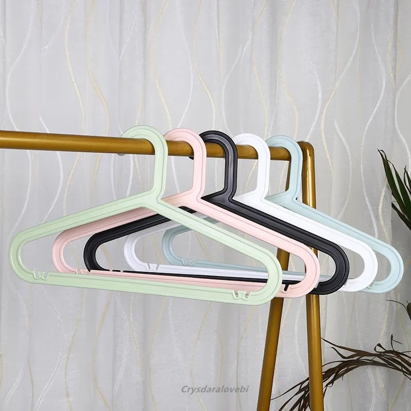 Heavy-Duty Flexible Plastic Clothes Hangers